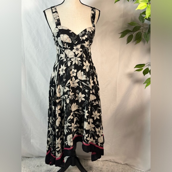 Black and White Ruched Backless Sundress 🖤🤍 - Picture 5 of 13